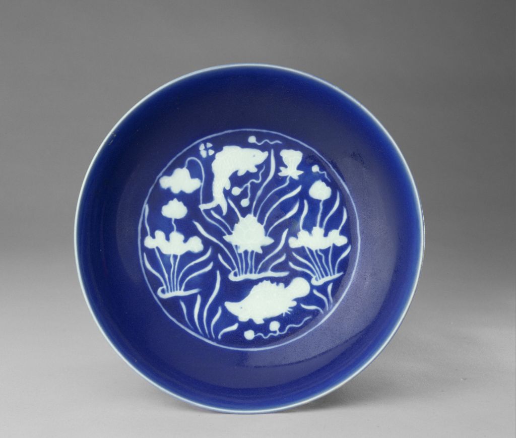 图片[2]-Blue glaze white flower fish lotus plate-China Archive